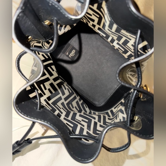 👑✅PRICE FIRM✅ AUTHENTIC FENDI  PVC Mon Tresor Small Bucket Bag - Picture 8 of 16